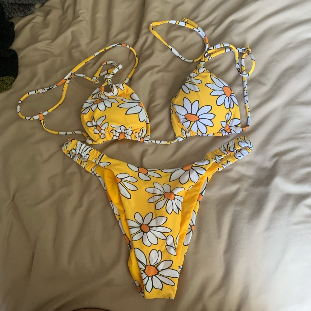 Bright yellow daisy cheeky bikini